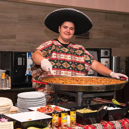 Готель Effect Grand Victoria 4*