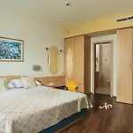 Хотел Effect Grand Victoria 4*